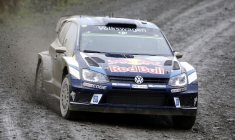 Sébastien Ogier et Julien Ingrassia de Volkswagen Motorsport lors de l'ES13 à Dyfi