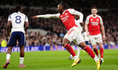 Arsenal foudroie Tottenham et conforte sa place de leader
