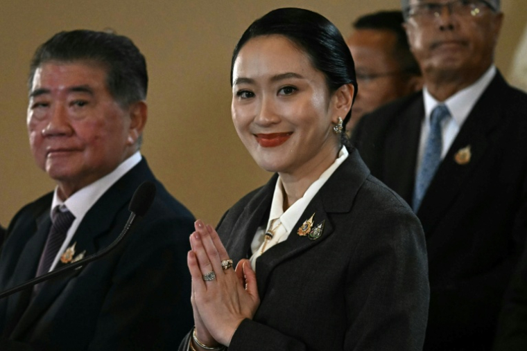Paetongtarn Shinawatra lors d'une conférence de presse le 29 août 2025 à Bangkok, peu après l'annonce de sa destitution de son poste de Première ministre thaïlandaise ( AFP / Lillian SUWANRUMPHA )