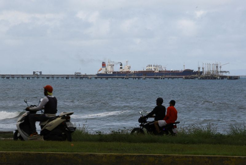 PHOTO DE FICHIER : Pétroliers ancrés près de Puerto Cabello