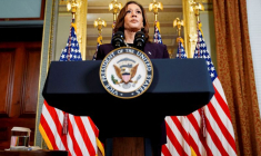 Kamala Harris lors d'une conférence de presse après son entretien avec Benjamin Netanyahu