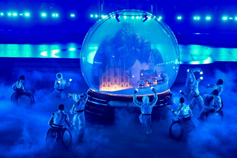 Scène de la cérémonie de clôture des Jeux paralympiques de Milan Cortina, le 15 mars 2026 à Cortina d'Ampezzo, dans les Dolomites ( AFP / Jeff PACHOUD )