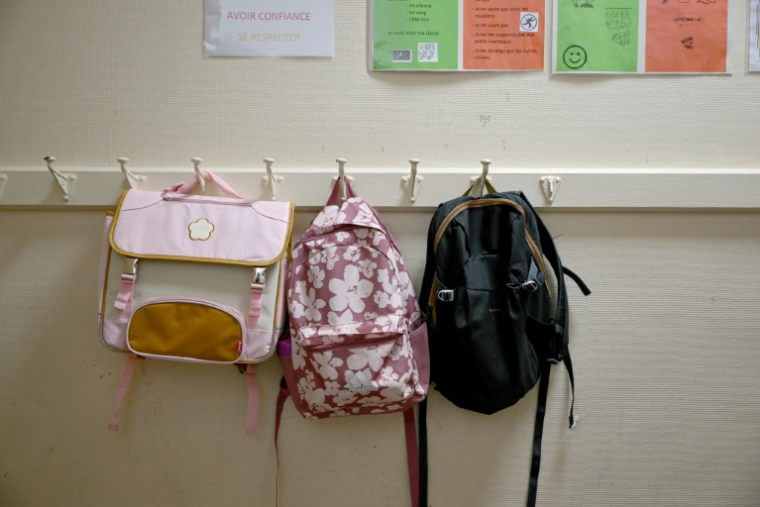 Plus de 850.000 enseignants reprennent lundi le chemin des classes pour une journée de rentrée, perturbée dans certaines académies par les conséquences d'une cyberattaque survenue cet été ( AFP / Bertrand GUAY )