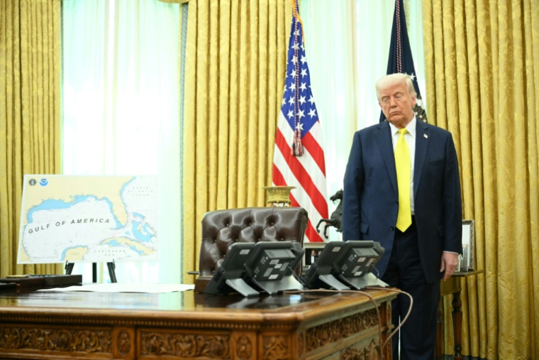 Le président américain Donald Trump dans le Bureau ovale de la Maison Blanche, le 18 avril 2025 à Washingto ( AFP / Mandel NGAN )