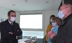Sébastien Lecornu en visite dans un centre hospitalier de Verneuil (Eure)