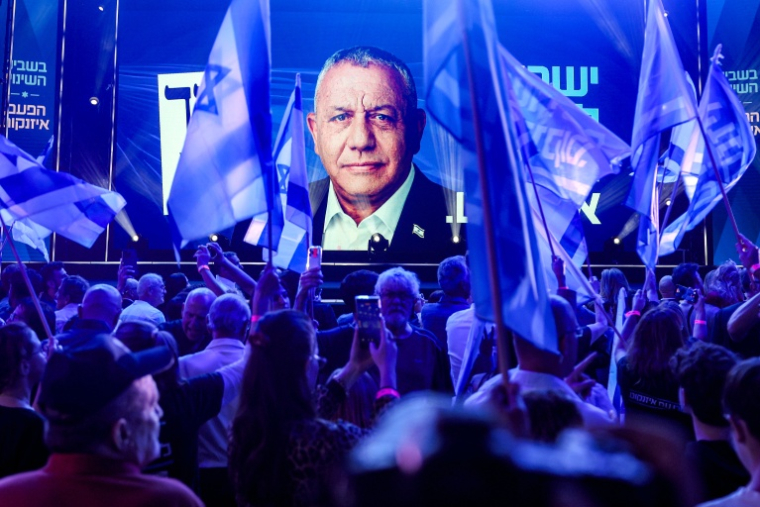 Un meeting de Gadi Eisenkot, à Tel Aviv, le 25 octobre 2026 ( AFP / Jack GUEZ )