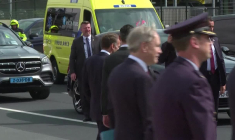 Emmanuel Macron accueilli par le Premier ministre néerlandais Rob Jetten à Eindhoven