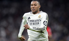 Top 10 des tweets « Has Mbappé scored a free-kick »