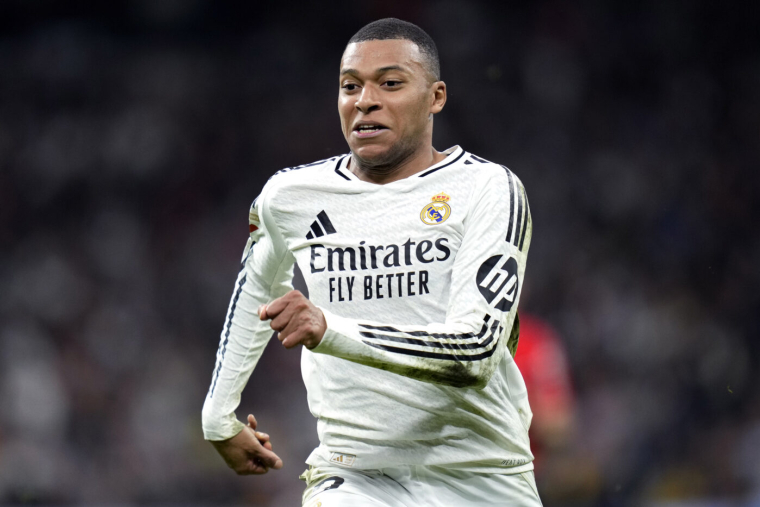 Top 10 des tweets « Has Mbappé scored a free-kick »