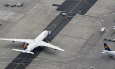 Un avion de la Lufthansa sur le tarmac de l'aéroport de Francfort
