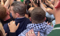 Les membres du groupe de rap nord-irlandais Kneecap arrivent au tribunal de Westminster