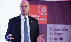 Emmanuel Macron a décidé de renouveler le mandat de l'actuel directeur général de la Caisse, Eric Lombard, qui s'est achevé officiellement mercredi soir ( AFP / ERIC PIERMONT )