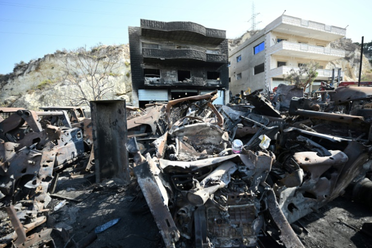 Bâtiments détruits sur le site d’une frappe aérienne israélienne dans le secteur de Al-Msayleh, dans le sud du pays, le 6 novembre 2025 ( AFP / JOSEPH EID )