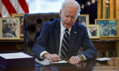 USA: BIDEN SIGNE LE PLAN DE RELANCE DE 1.900 MILLIARDS DE DOLLARS