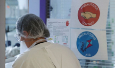 FRANCE: MACRON ÉVOQUE UNE POSSIBLE LEVÉE DU "PASS VACCINAL" DANS LES HÔPITAUX