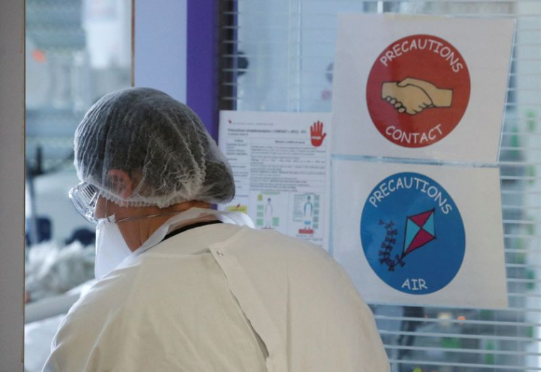 FRANCE: MACRON ÉVOQUE UNE POSSIBLE LEVÉE DU "PASS VACCINAL" DANS LES HÔPITAUX