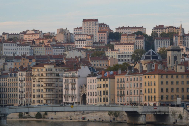 Les maisons de la métropole lyonnaise attirent principalement des acquéreurs locaux ou des cadres supérieurs parisiens. Photo d'illustration. (Ben Kerckx / Pixabay)