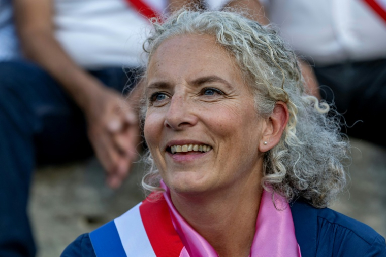 La députée écologiste Delphine Batho lors d'un rassemblement d'élus et d'agriculteurs contre un projet de ligne à très haute tension, dans le théâtre antique d'Arles, le 19 septembre 2026 ( AFP / Miguel MEDINA )