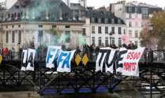 Une action contre la Coupe du Monde de la FIFA au Qatar, à Paris