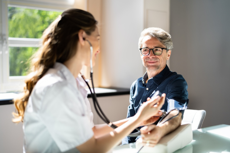Des discussions sur le financement de la sécurité sociale en 2026 pourraient avoir un impact significatif sur vos frais de santé. (Crédits photo: © Andrey Popov - stock.adobe.com)