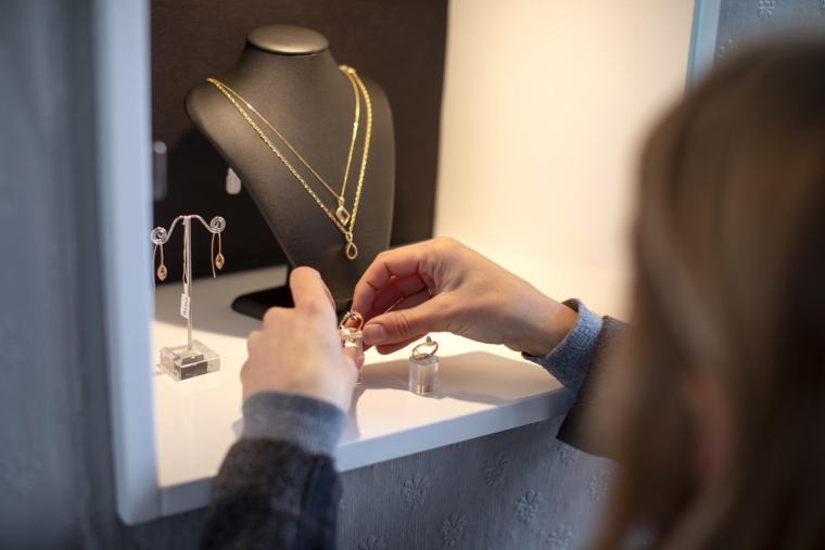 La vente de bijoux en or est strictement réglementée pour éviter les arnaques. Quel est le retour sur investissement en cas de revente? crédit photo : GettyImages