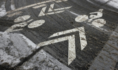 Avec plus de 12.000 kilomètres de nouvelles pistes cyclables ou voies vertes et près de 3.000 kilomètres de "véloroutes" touristiques supplémentaires depuis 2020, le vélo a tenu le haut du pavé depuis les dernières élections municipales ( AFP / JOEL SAGET )