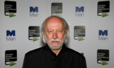 L'écrivain hongrois Laszlo Krasznahorkai, l'un des dix finalistes du prix Man Booker International 2015, au Victoria and Albert Museum de Londres, le 19 mai 2015 ( AFP / Adrian DENNIS )
