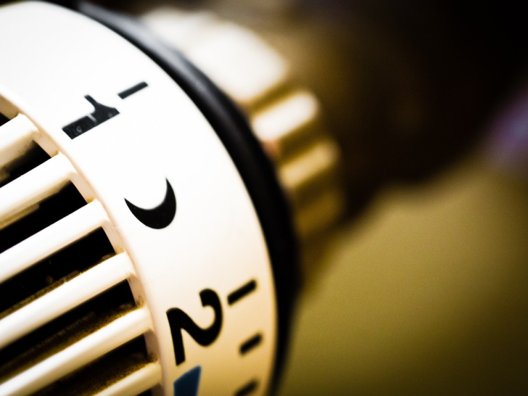 L'utilisation d'un chauffage d'appoint électrique peut rapidement faire flamber votre facture. (illustration) (TBIT / PIXABAY )