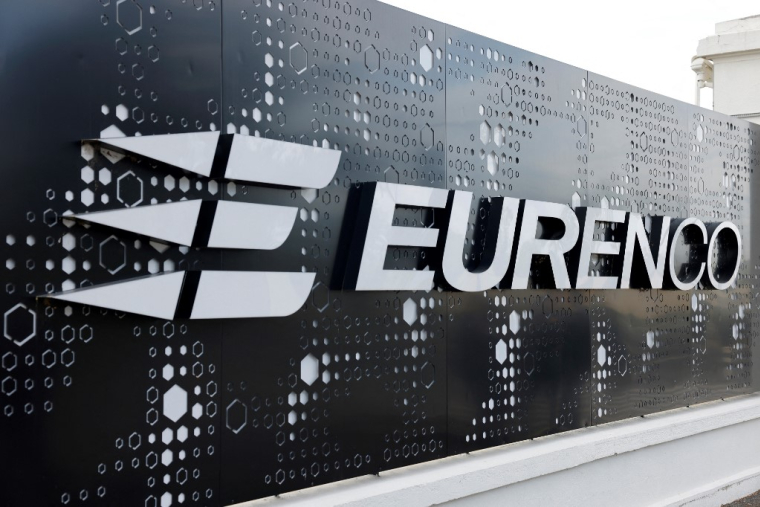 ( POOL / LUDOVIC MARIN )