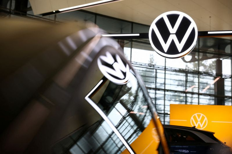 Le logo Volkswagen à Wolfsburg, Allemagne