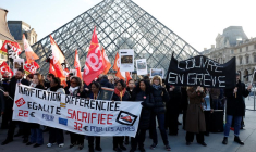 Le musée du Louvre reste fermé après le vote de grève des employés