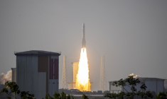 Ariane 6 a décollé depuis le port spatial de Kourou jeudi 27 août, avec le satellite MTG-I2 à son bord ( AFP / RONAN LIETAR )