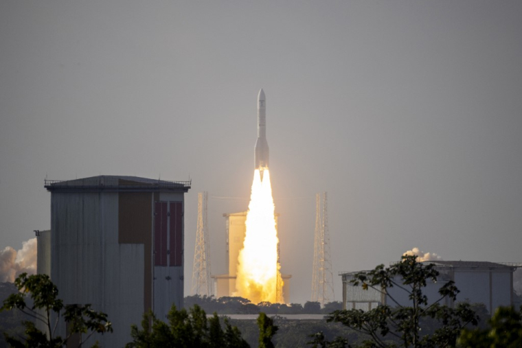 Ariane 6 a décollé depuis le port spatial de Kourou jeudi 27 août, avec le satellite MTG-I2 à son bord ( AFP / RONAN LIETAR )