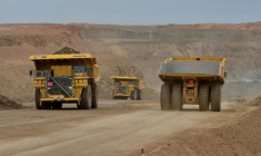 Des camions dans la mine de Oyu Tolgoi (Mongolie), opérée par Rio Tinto, en 2012 (illustration) ( AFP / MARK RALSTON )