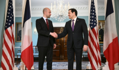 Le secrétaire d'Etat américain Marco Rubio (d) et le ministre français des Affaires étrangères Jean-Noël Barrot (g) au département d'Etat, à Washington, le 1er mai 2025 ( AFP / Brendan SMIALOWSKI )