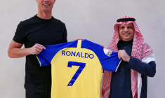 Cristiano Ronaldo et le président du club saoudien Al-Nassr, Musalli Al-Muammar, le 30 décembre à Madrid.  ( Al Nassr Football Club / - )