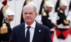 Le chancelier allemand Olaf Scholz assiste à une cérémonie