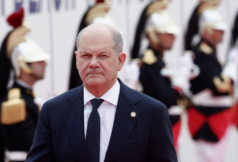 Le chancelier allemand Olaf Scholz assiste à une cérémonie