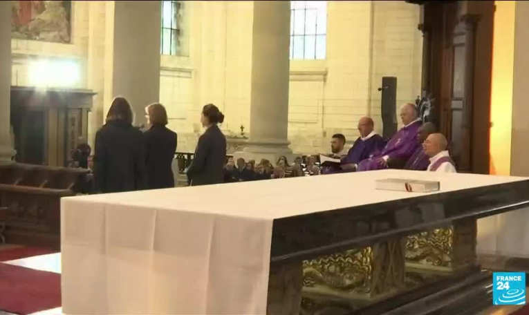 À Arras, dernier adieu à l'enseignant Dominique Bernard, assassiné à Arras