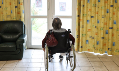 Une pensionnaire d'Ehpad. (illustration) ( AFP / CHARLY TRIBALLEAU )