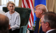 Ursula von der Leyen aux côtés de Donald Trump, en Écosse
