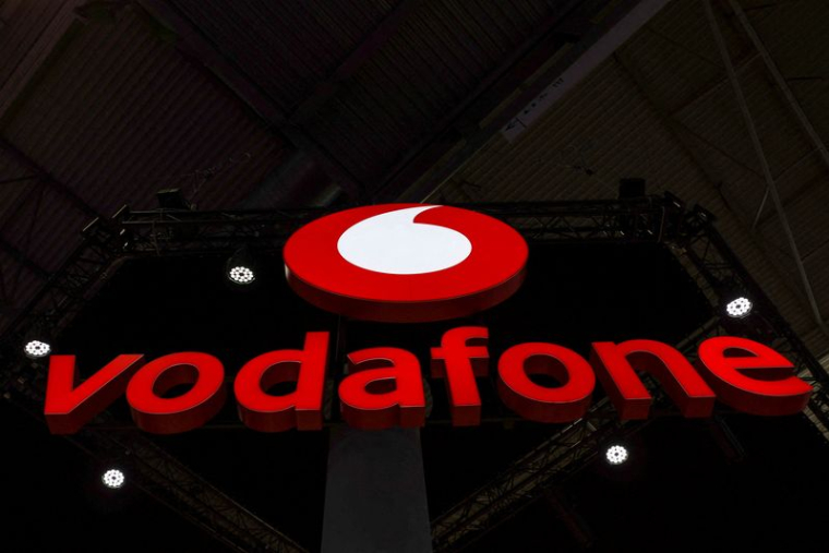 Le logo de Vodafone est affiché lors du Mobile World Congress MWC 2023 à Barcelone