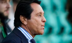 «Il fait la navette, le kangourou, une fois oui une fois non» : Kita pas content