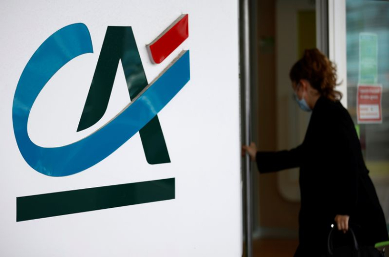 CRÉDIT AGRICOLE DOUBLE SES BÉNÉFICES AU T2, RECUL DU COÛT DU RISQUE