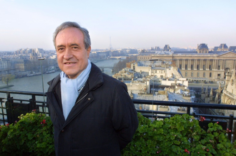 Jean Tiberi, candidat alors à sa propre succession en tant que maire de Paris, le 16 janvier 2001 sur la terrasse d'un restaurant parisien ( AFP / DANIEL JANIN )