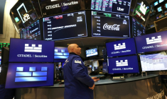 Un opérateur à la Bourse de New York le 7 août 2025 ( AFP / TIMOTHY A. CLARY )