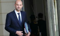 Le ministre français des Affaires étrangères  Jean-Noël Barrot quitte l'Elysée après le conseil des ministres le 22 juillet 2026 à Paris ( AFP / Dimitar DILKOFF )