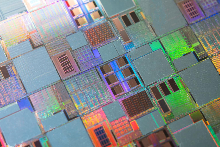 Le secteur des semi-conducteurs, omniprésent dans notre vie quotidienne, offre aux investisseurs un fort potentiel de croissance et de diversification, avec une demande supérieure à l’offre. ( crédit photo : Shutterstock )