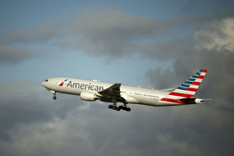 AMERICAN AIRLINES RÉDUIT SES PERTES AU QUATRIÈME TRIMESTRE GRÂCE À UNE FORTE DEMANDE