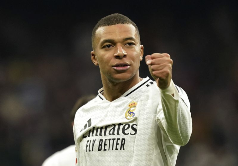 Kylian Mbappé sous le maillot du Real Madrid